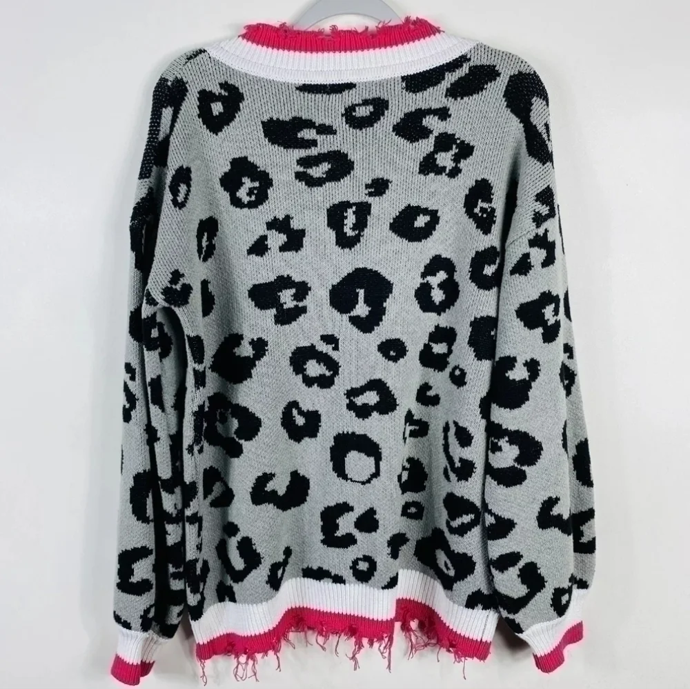 leopard print varsity trim pullover sweater Size largeV-neck Artsy Colorful